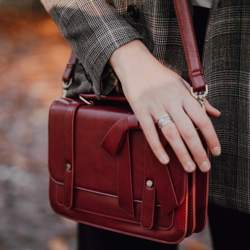 Vintage Bow Boutique Messenger